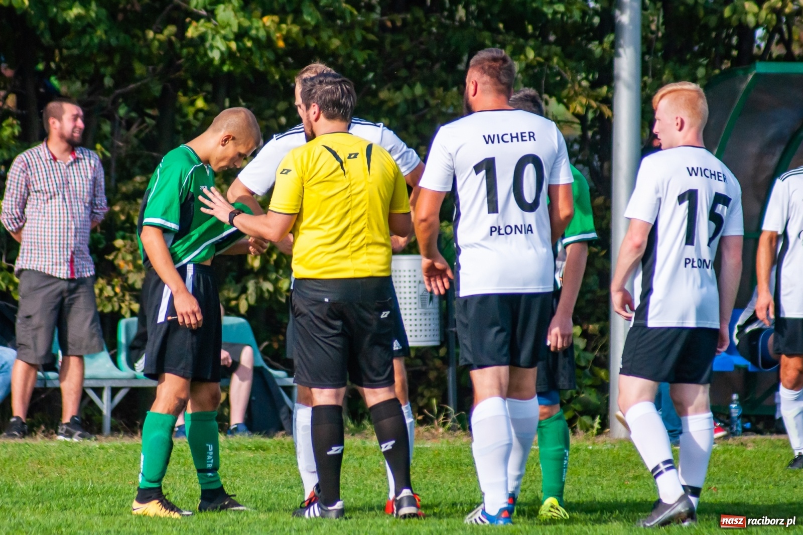 Zdjęcie w galerii na portalu naszraciborz.pl: Męczące derby na Płoni. Wicher nie sprostał Ocicom [FOTO i WIDEO] wiadomości z regionu