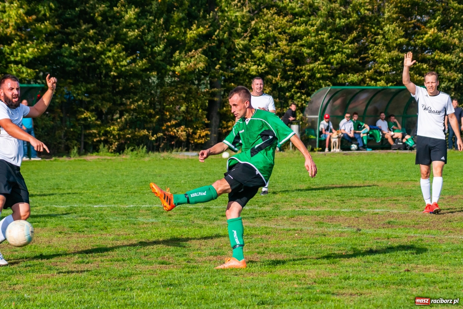 Zdjęcie w galerii na portalu naszraciborz.pl: Męczące derby na Płoni. Wicher nie sprostał Ocicom [FOTO i WIDEO] wiadomości z regionu