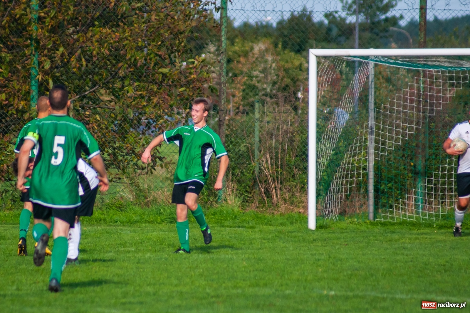 Zdjęcie w galerii na portalu naszraciborz.pl: Męczące derby na Płoni. Wicher nie sprostał Ocicom [FOTO i WIDEO] wiadomości z regionu