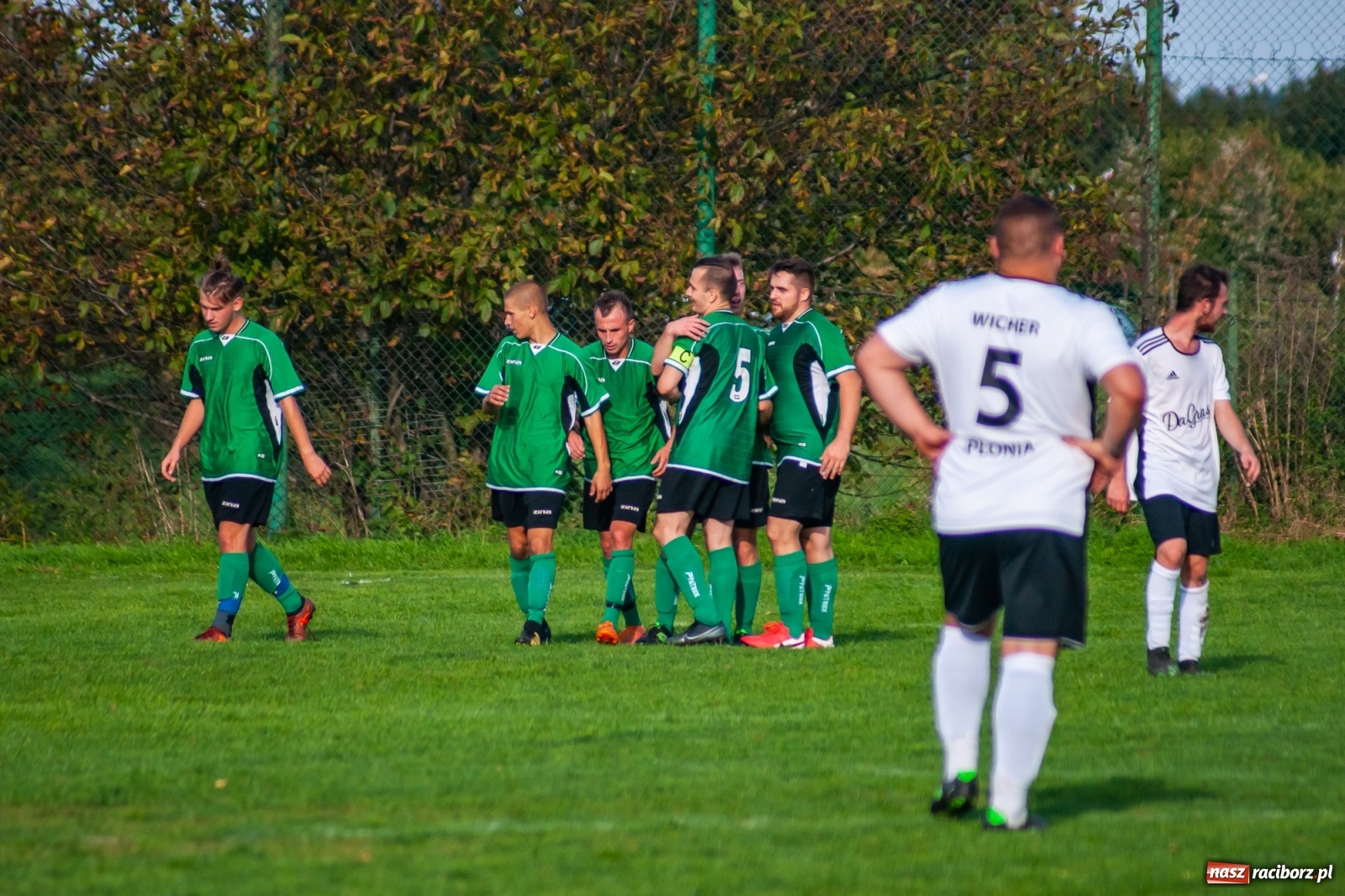 Zdjęcie w galerii na portalu naszraciborz.pl: Męczące derby na Płoni. Wicher nie sprostał Ocicom [FOTO i WIDEO] wiadomości z regionu