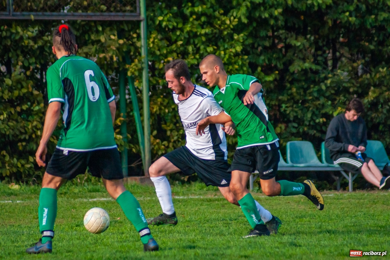 Zdjęcie w galerii na portalu naszraciborz.pl: Męczące derby na Płoni. Wicher nie sprostał Ocicom [FOTO i WIDEO] wiadomości z regionu