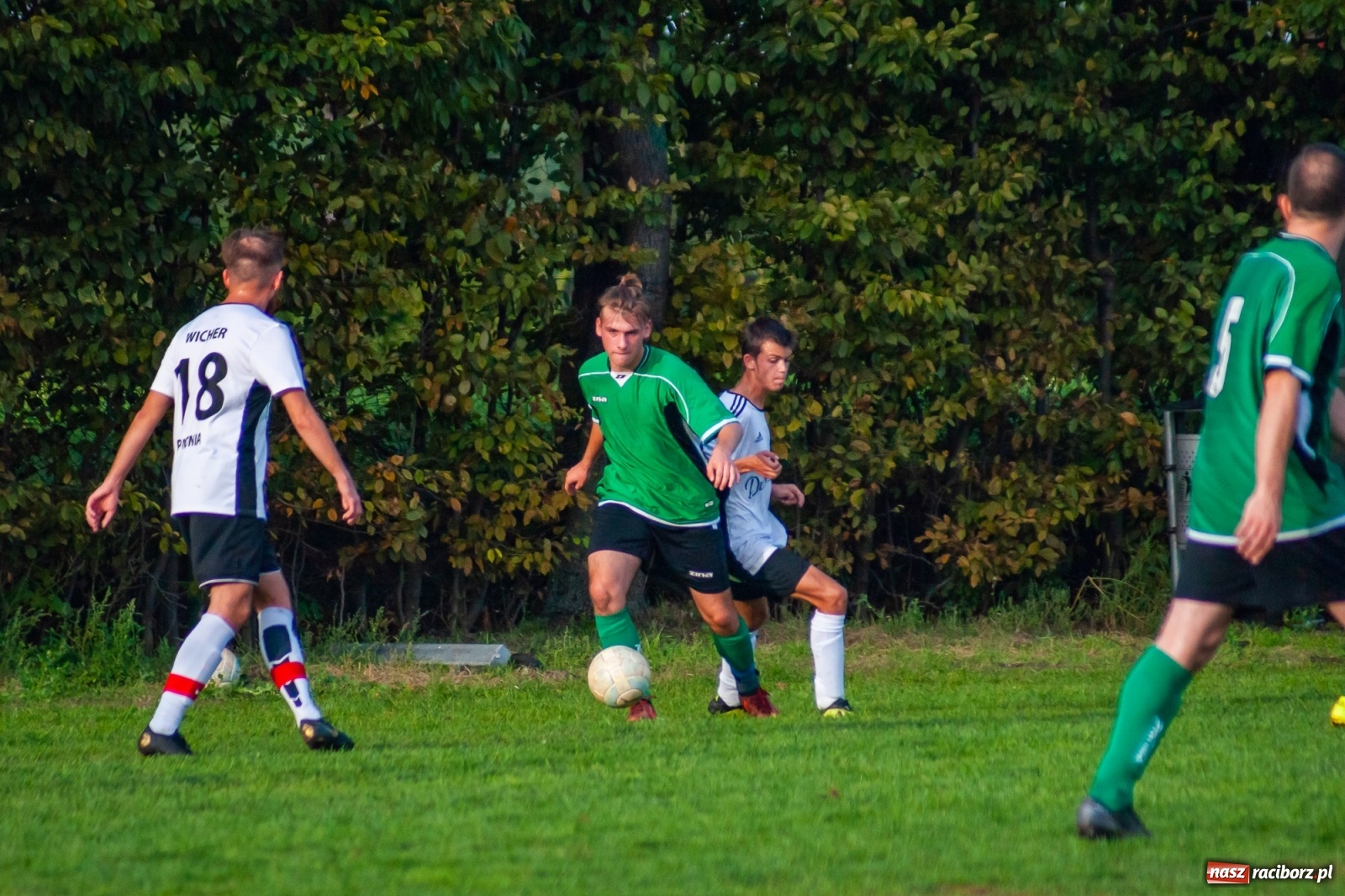 Zdjęcie w galerii na portalu naszraciborz.pl: Męczące derby na Płoni. Wicher nie sprostał Ocicom [FOTO i WIDEO] wiadomości z regionu