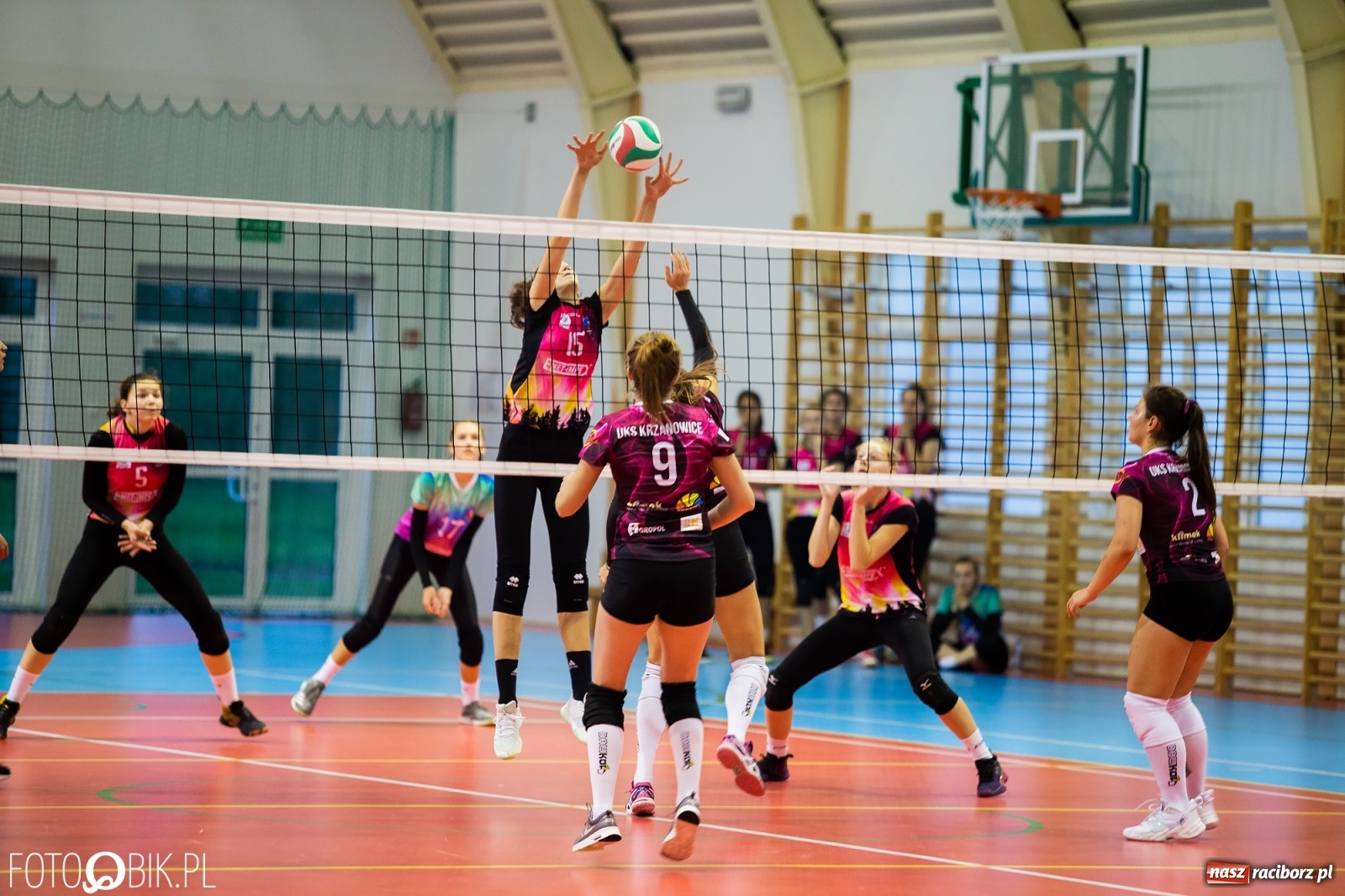 Zdjęcie w galerii na portalu naszraciborz.pl: Zimny prysznic w pierwszym secie obudził UKS Krzanowice [FOTO] wiadomości z regionu