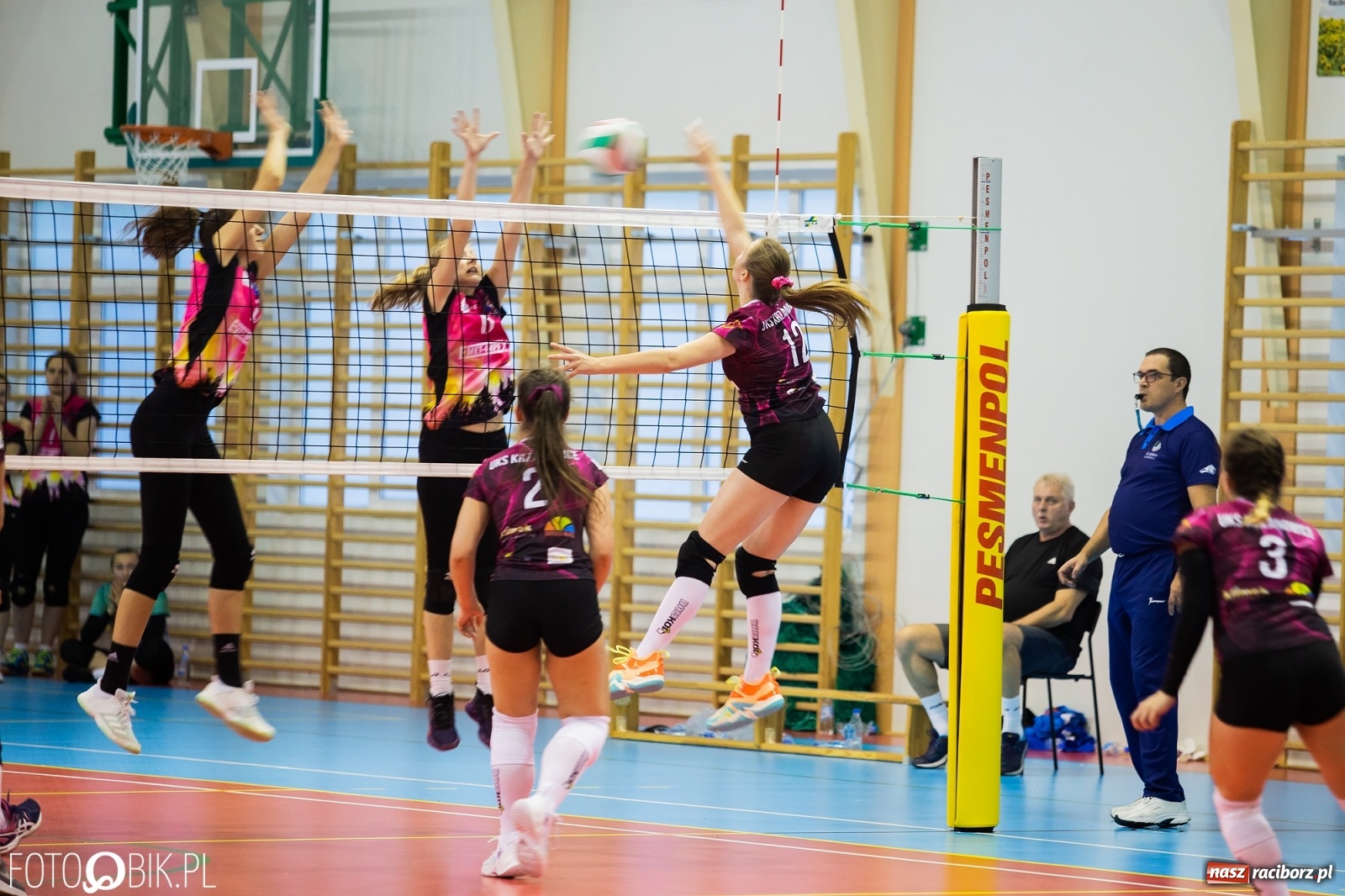 Zdjęcie w galerii na portalu naszraciborz.pl: Zimny prysznic w pierwszym secie obudził UKS Krzanowice [FOTO] wiadomości z regionu