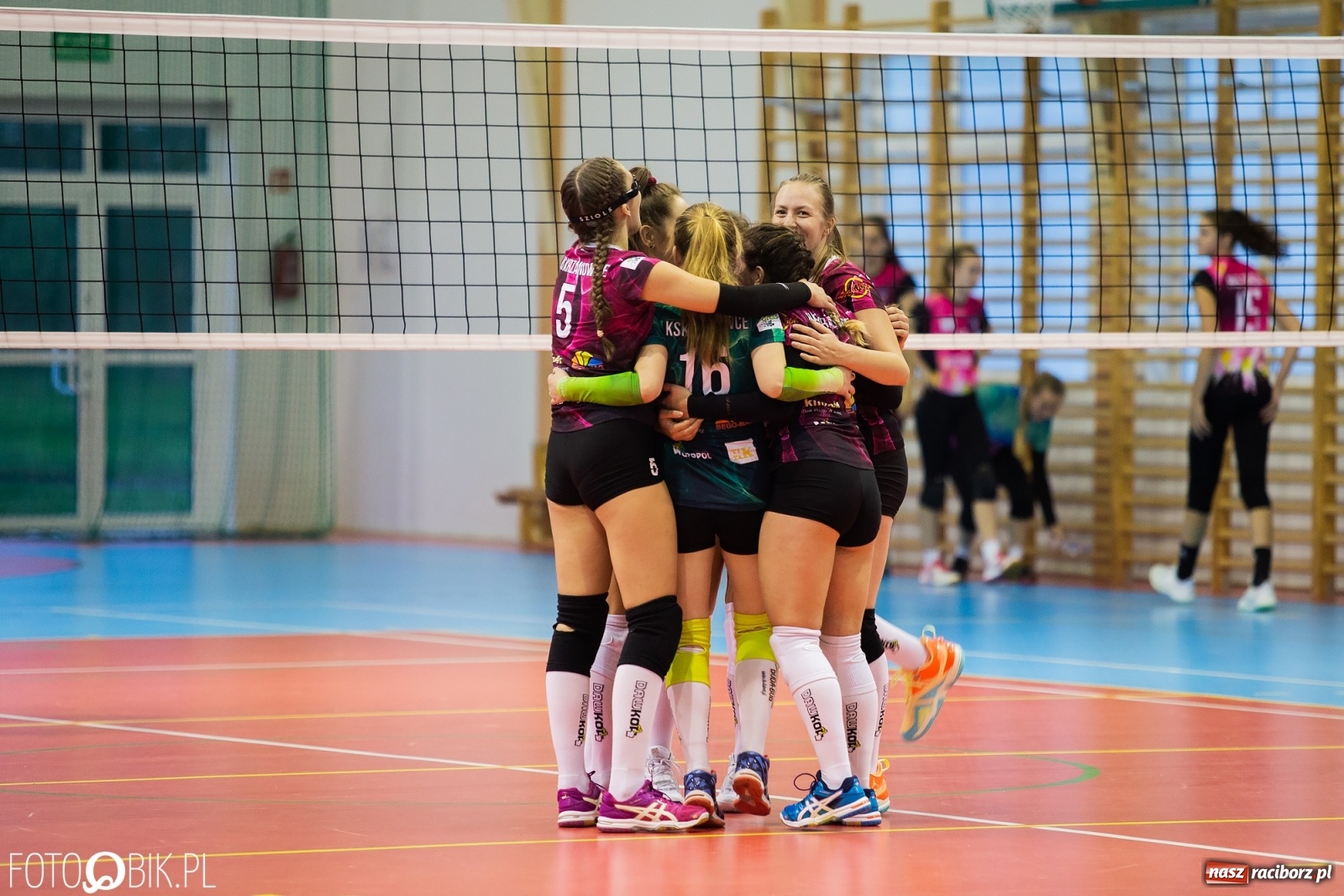 Zdjęcie w galerii na portalu naszraciborz.pl: Zimny prysznic w pierwszym secie obudził UKS Krzanowice [FOTO] wiadomości z regionu