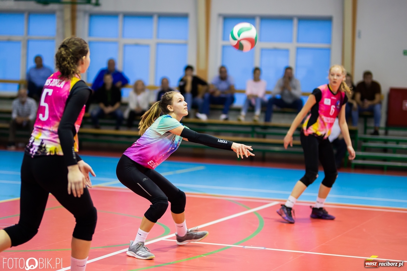 Zdjęcie w galerii na portalu naszraciborz.pl: Zimny prysznic w pierwszym secie obudził UKS Krzanowice [FOTO] wiadomości z regionu