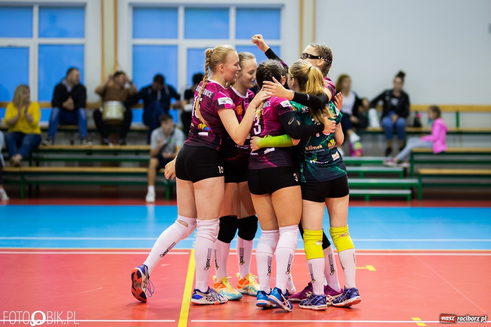 Zdjęcie w galerii na portalu naszraciborz.pl: Zimny prysznic w pierwszym secie obudził UKS Krzanowice [FOTO] wiadomości z regionu