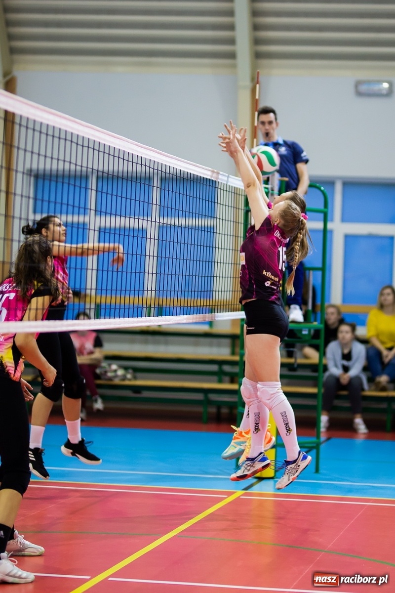 Zdjęcie w galerii na portalu naszraciborz.pl: Zimny prysznic w pierwszym secie obudził UKS Krzanowice [FOTO] wiadomości z regionu