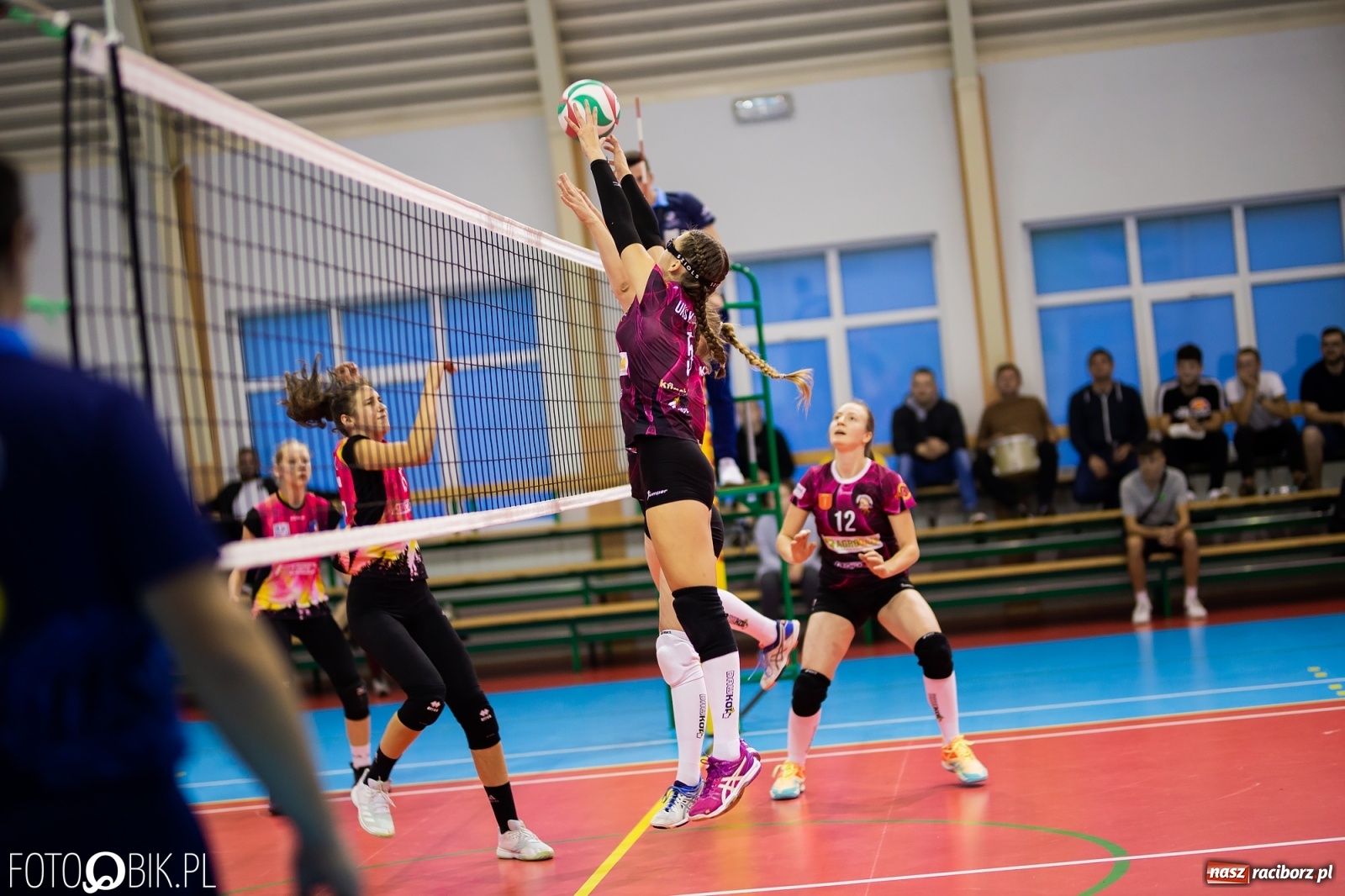 Zdjęcie w galerii na portalu naszraciborz.pl: Zimny prysznic w pierwszym secie obudził UKS Krzanowice [FOTO] wiadomości z regionu