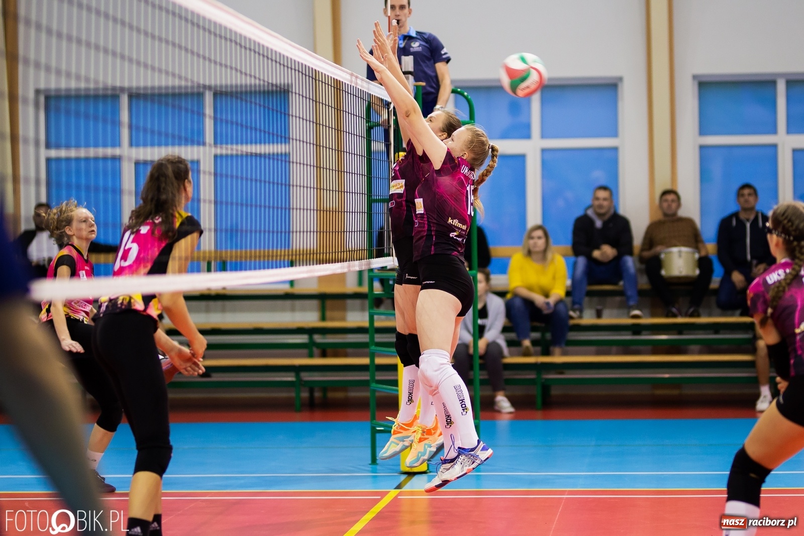 Zdjęcie w galerii na portalu naszraciborz.pl: Zimny prysznic w pierwszym secie obudził UKS Krzanowice [FOTO] wiadomości z regionu