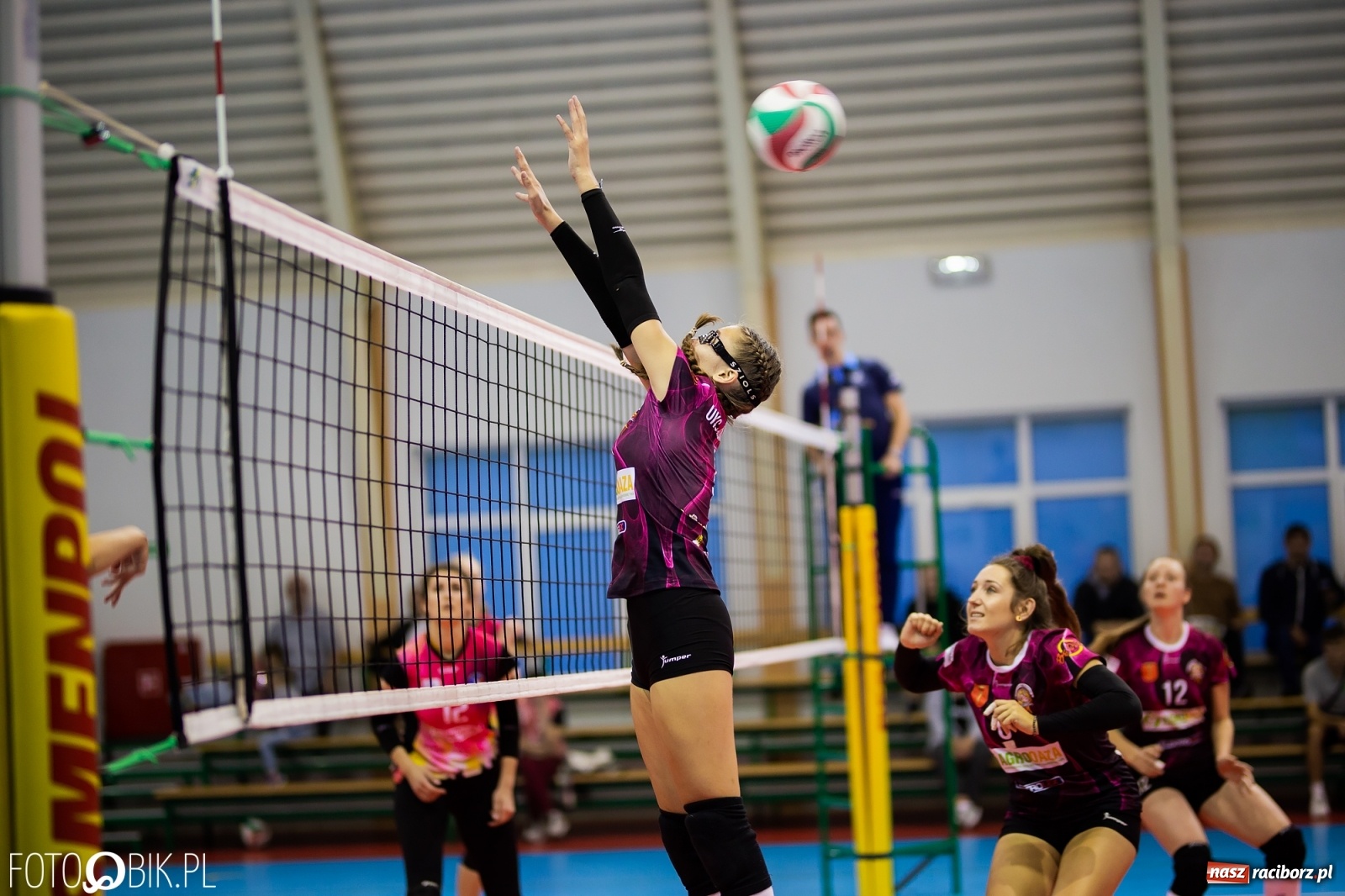 Zdjęcie w galerii na portalu naszraciborz.pl: Zimny prysznic w pierwszym secie obudził UKS Krzanowice [FOTO] wiadomości z regionu