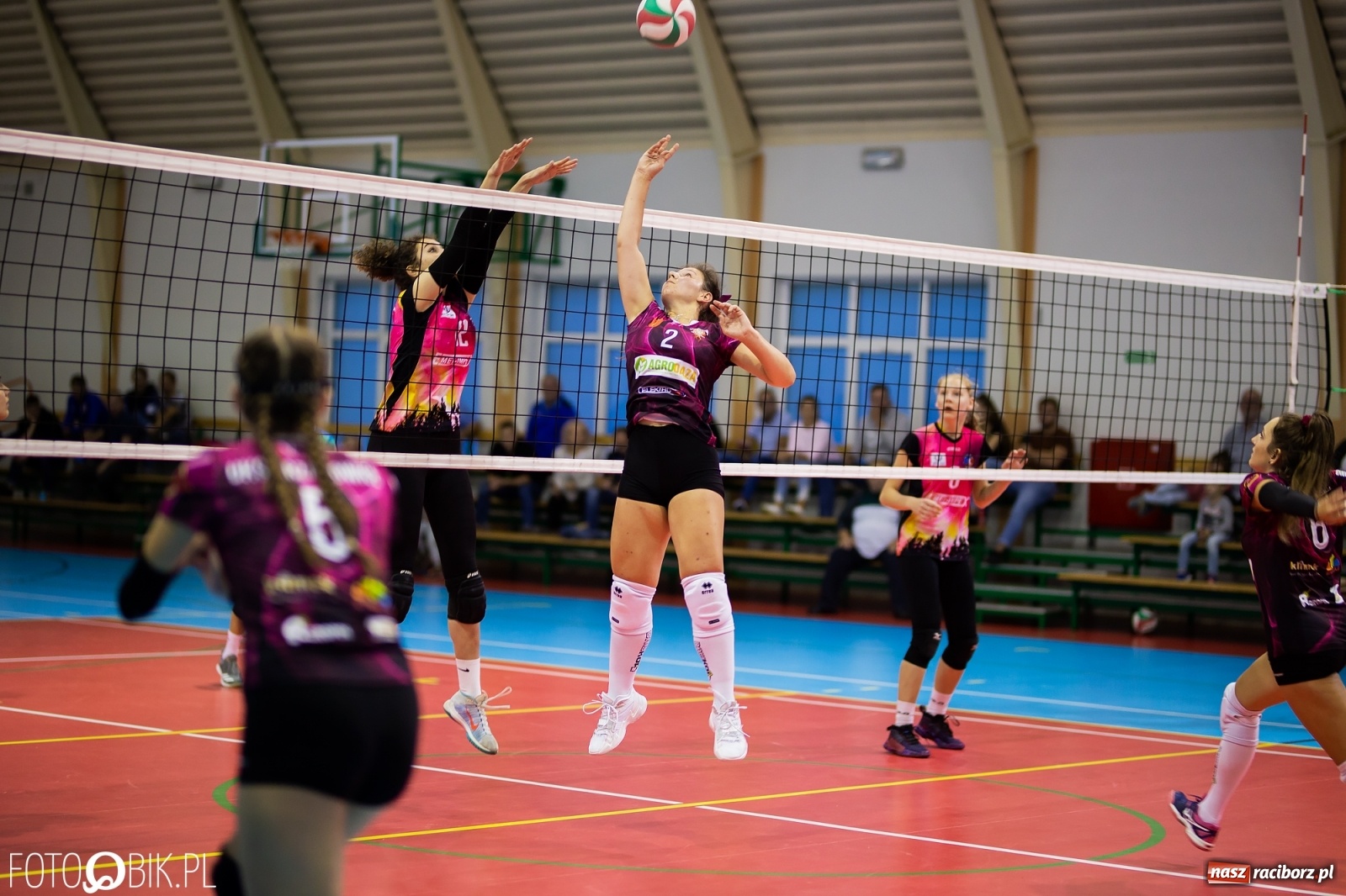 Zdjęcie w galerii na portalu naszraciborz.pl: Zimny prysznic w pierwszym secie obudził UKS Krzanowice [FOTO] wiadomości z regionu