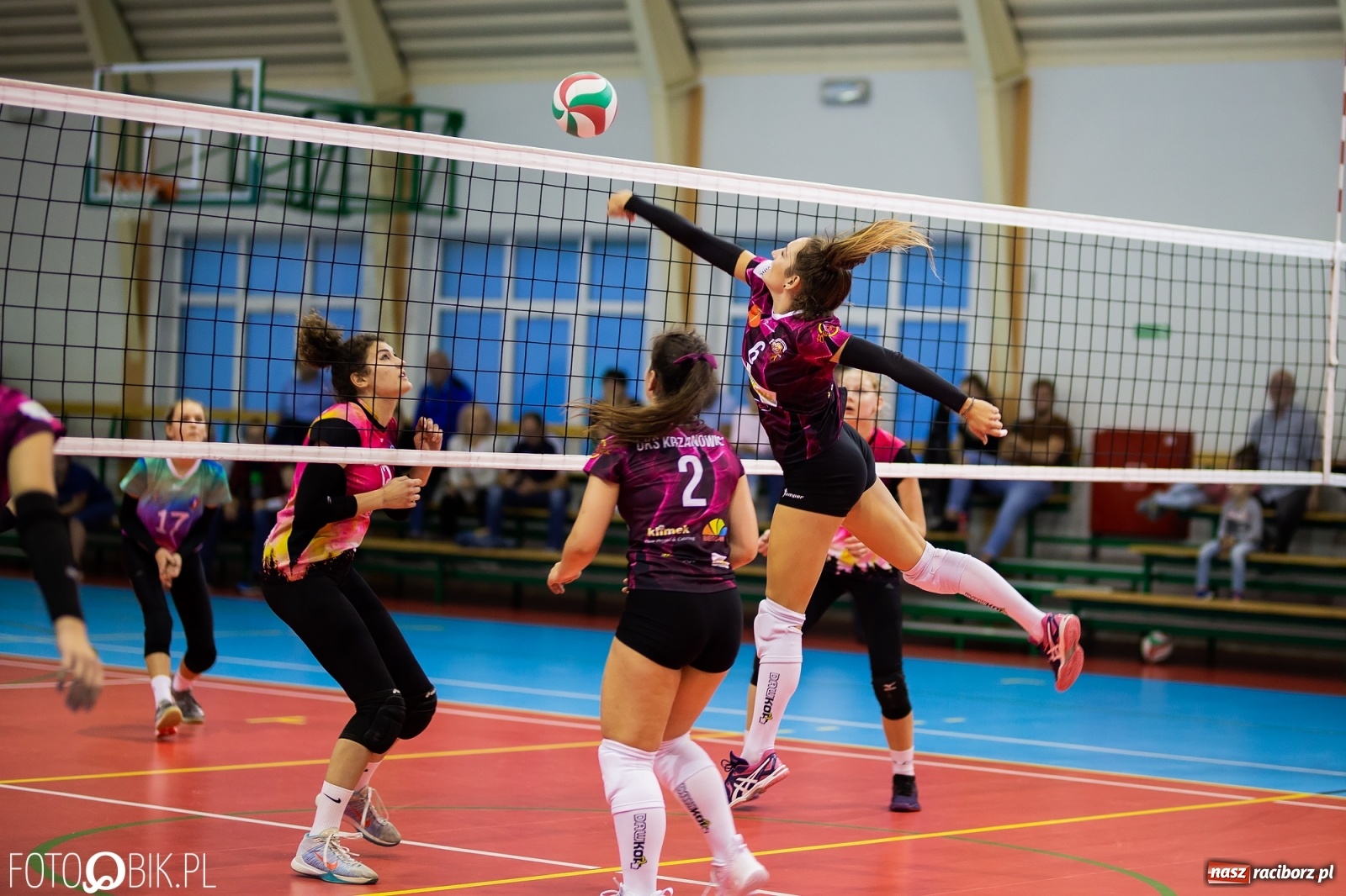 Zdjęcie w galerii na portalu naszraciborz.pl: Zimny prysznic w pierwszym secie obudził UKS Krzanowice [FOTO] wiadomości z regionu