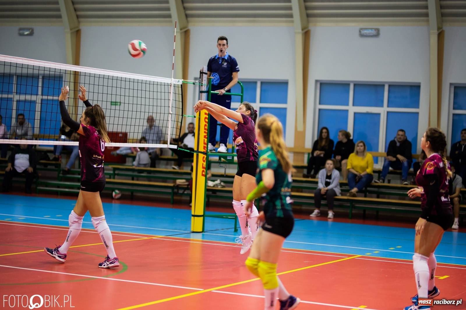 Zdjęcie w galerii na portalu naszraciborz.pl: Zimny prysznic w pierwszym secie obudził UKS Krzanowice [FOTO] wiadomości z regionu