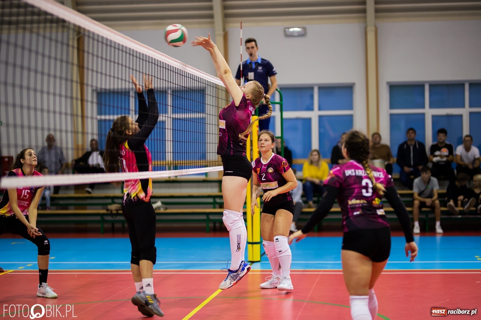 Zdjęcie w galerii na portalu naszraciborz.pl: Zimny prysznic w pierwszym secie obudził UKS Krzanowice [FOTO] wiadomości z regionu