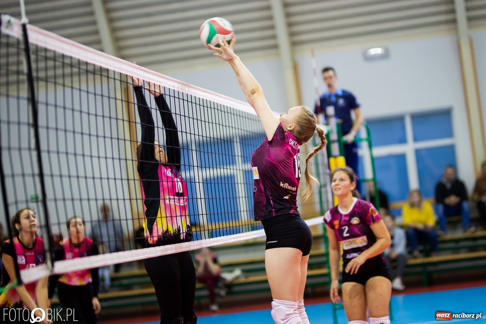 Zdjęcie w galerii na portalu naszraciborz.pl: Zimny prysznic w pierwszym secie obudził UKS Krzanowice [FOTO] wiadomości z regionu