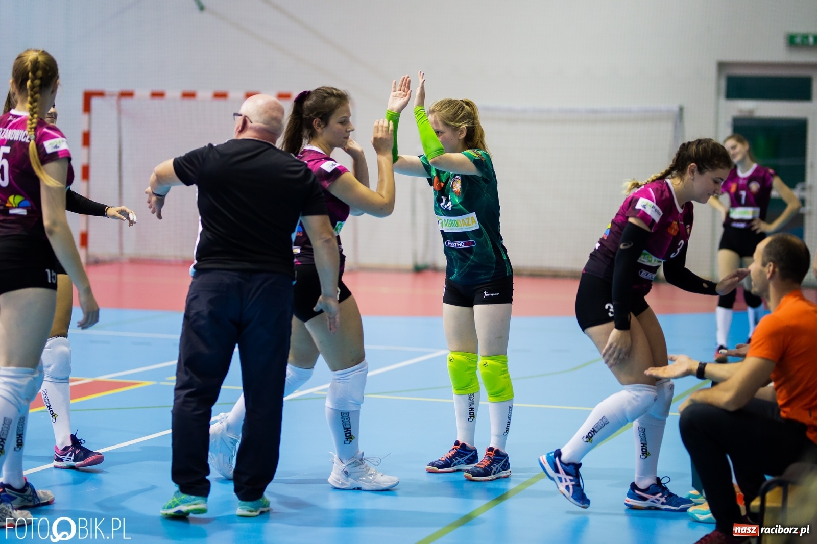 Zdjęcie w galerii na portalu naszraciborz.pl: Zimny prysznic w pierwszym secie obudził UKS Krzanowice [FOTO] wiadomości z regionu