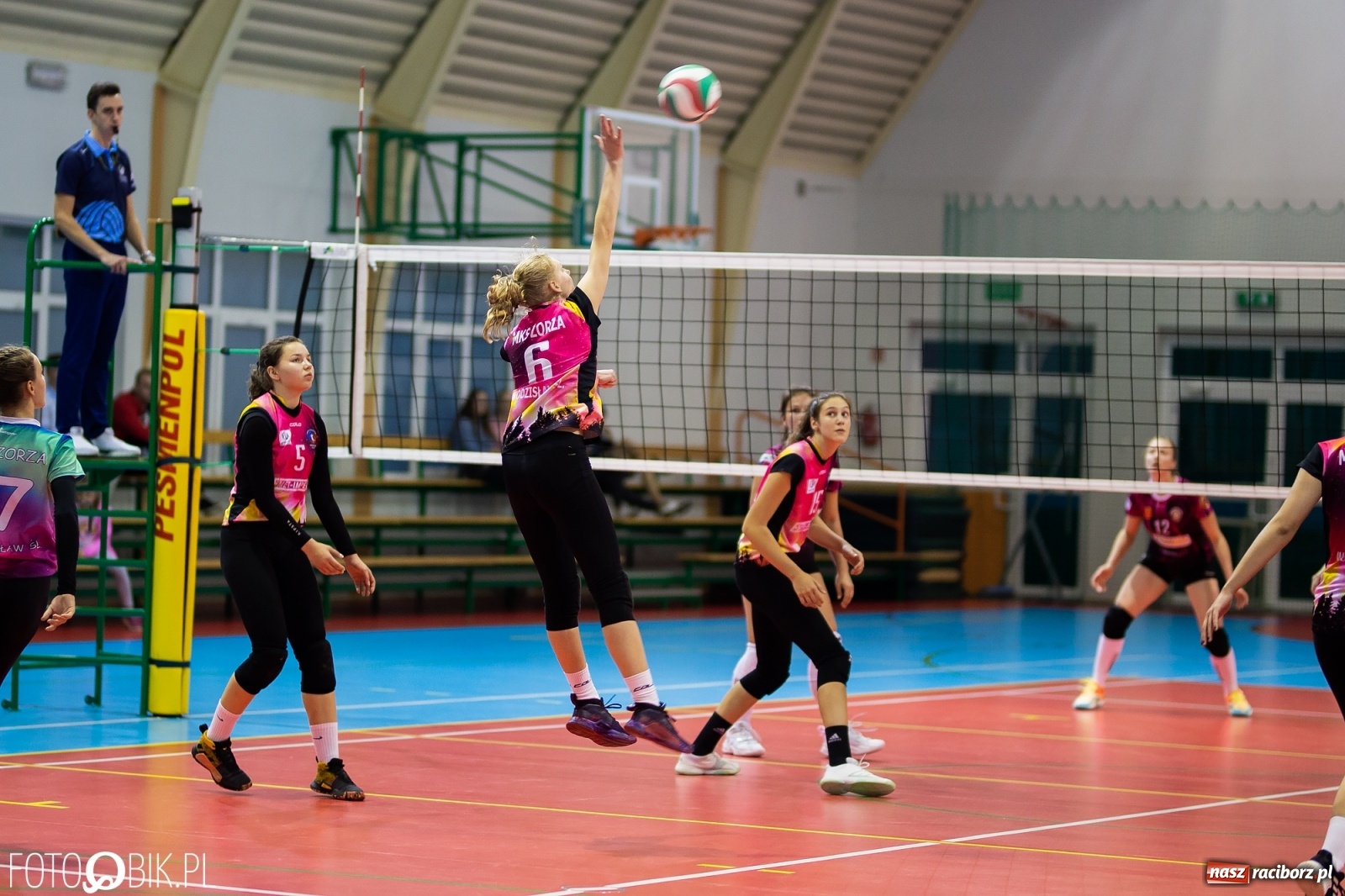 Zdjęcie w galerii na portalu naszraciborz.pl: Zimny prysznic w pierwszym secie obudził UKS Krzanowice [FOTO] wiadomości z regionu