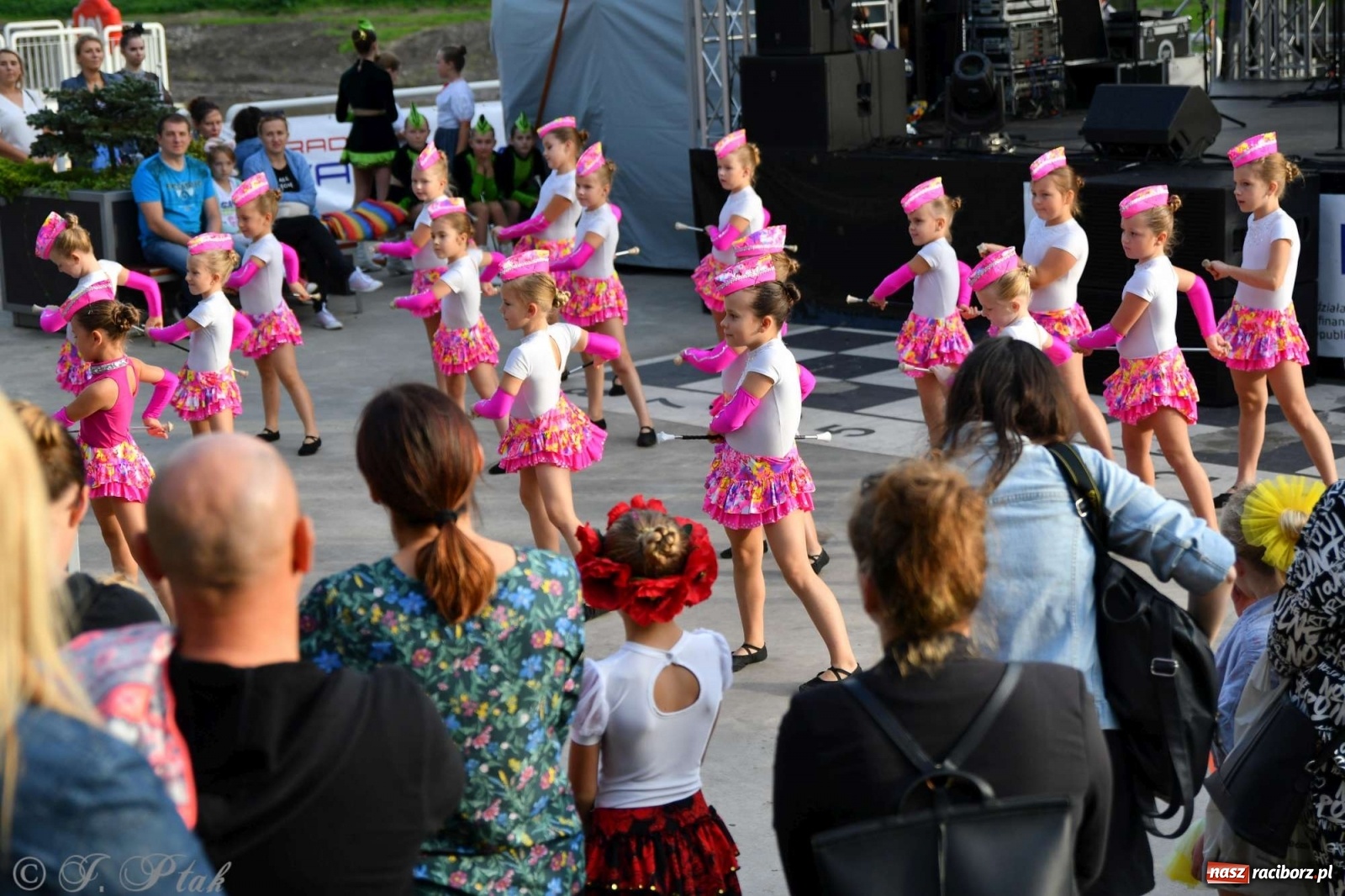Zdjęcie w galerii na portalu naszraciborz.pl: Racibórz pożegnał na bulwarach lato [FOTO]  wiadomości z regionu