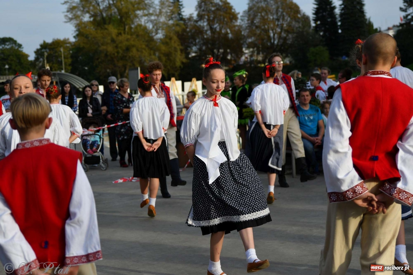 Zdjęcie w galerii na portalu naszraciborz.pl: Racibórz pożegnał na bulwarach lato [FOTO]  wiadomości z regionu