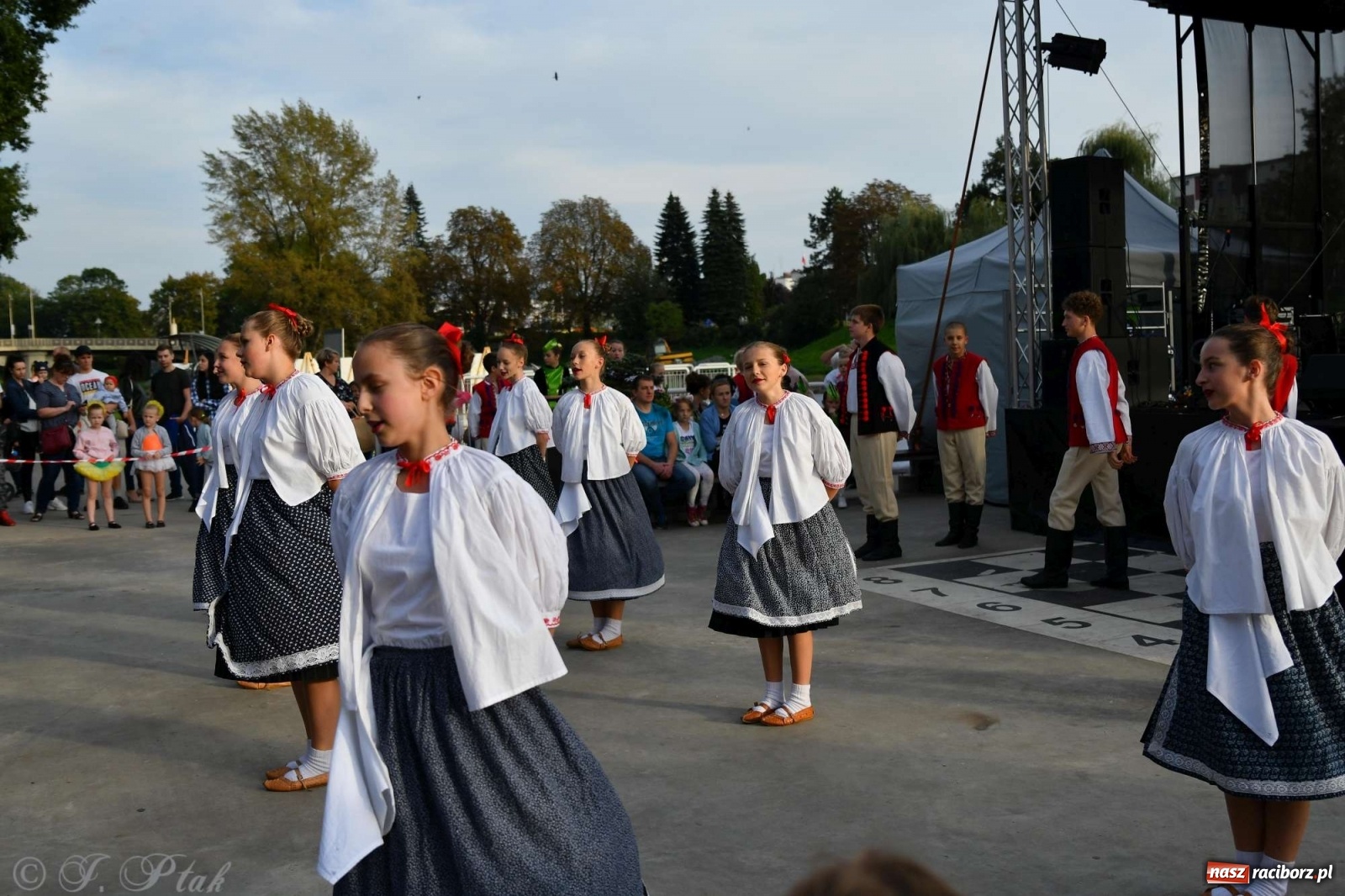 Zdjęcie w galerii na portalu naszraciborz.pl: Racibórz pożegnał na bulwarach lato [FOTO]  wiadomości z regionu