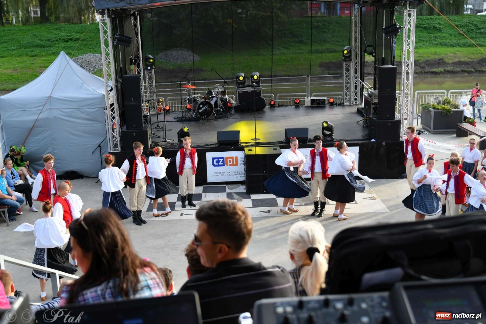 Zdjęcie w galerii na portalu naszraciborz.pl: Racibórz pożegnał na bulwarach lato [FOTO]  wiadomości z regionu