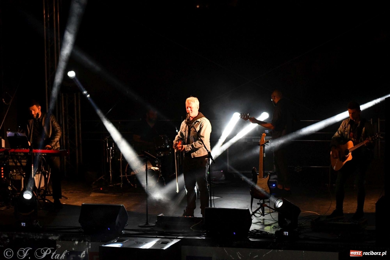 Zdjęcie w galerii na portalu naszraciborz.pl: Racibórz pożegnał na bulwarach lato [FOTO]  wiadomości z regionu