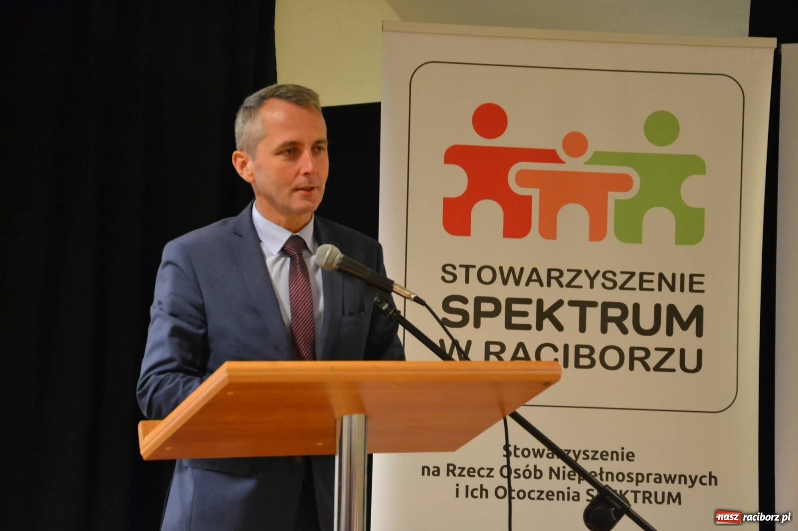 Zdjęcie w galerii na portalu naszraciborz.pl: Porozmawiajmy o autyzmie. Konferencja szkoleniowo-naukowa na zamku wiadomości z regionu
