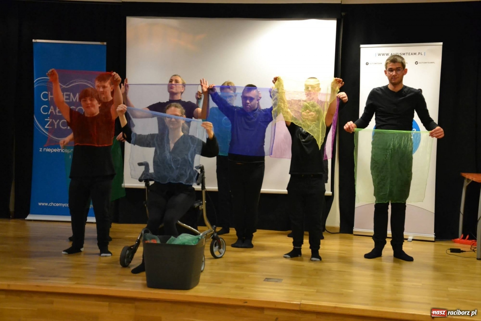 Zdjęcie w galerii na portalu naszraciborz.pl: Porozmawiajmy o autyzmie. Konferencja szkoleniowo-naukowa na zamku wiadomości z regionu