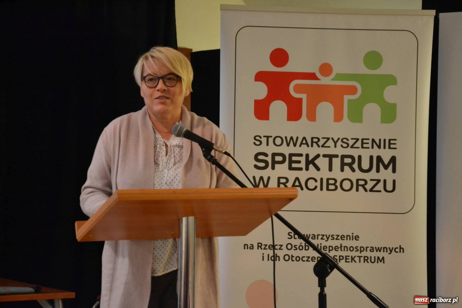 Zdjęcie w galerii na portalu naszraciborz.pl: Porozmawiajmy o autyzmie. Konferencja szkoleniowo-naukowa na zamku wiadomości z regionu