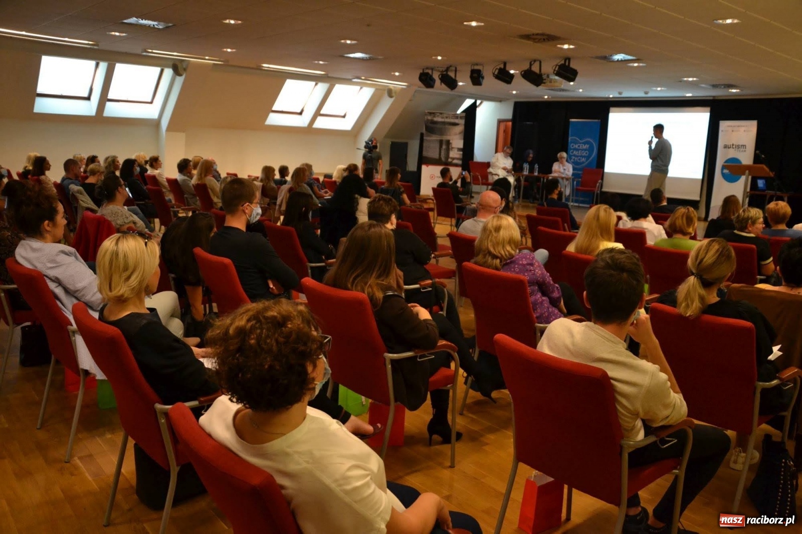Zdjęcie w galerii na portalu naszraciborz.pl: Porozmawiajmy o autyzmie. Konferencja szkoleniowo-naukowa na zamku wiadomości z regionu