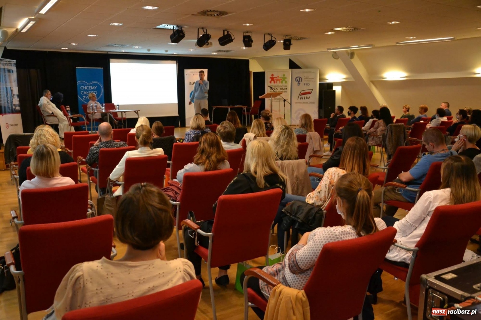 Zdjęcie w galerii na portalu naszraciborz.pl: Porozmawiajmy o autyzmie. Konferencja szkoleniowo-naukowa na zamku wiadomości z regionu