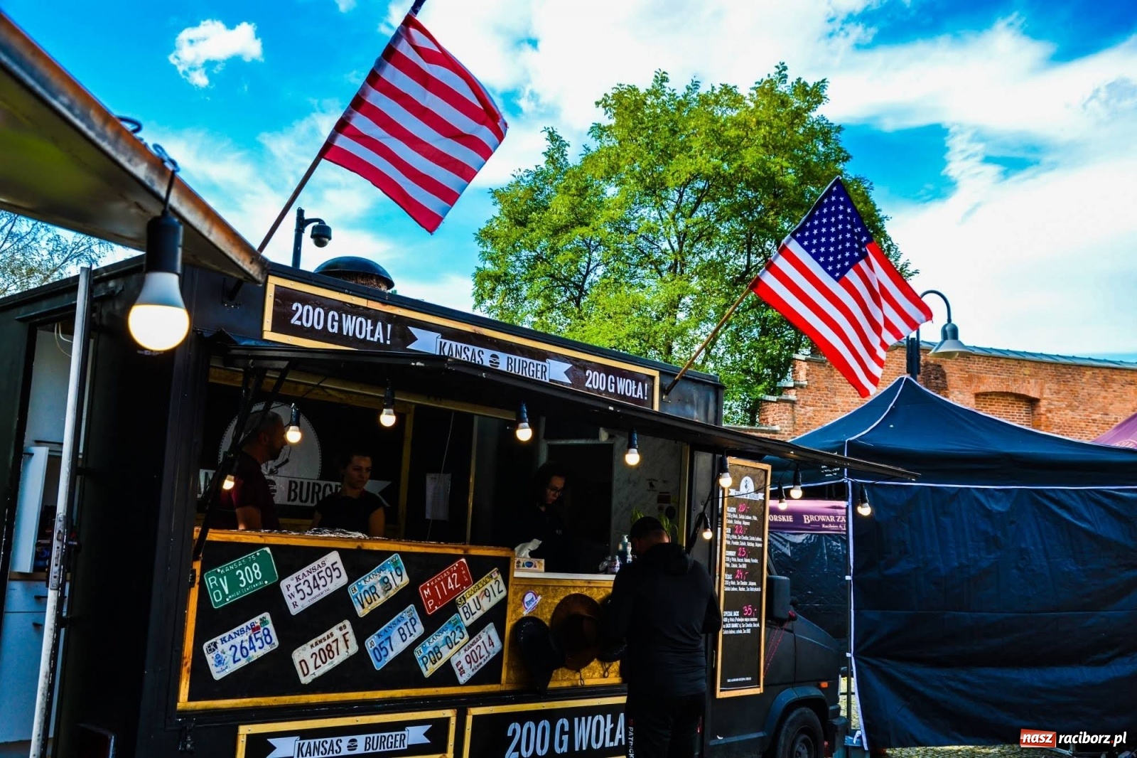 Zdjęcie w galerii na portalu naszraciborz.pl: Do Raciborza zjechały food trucki [FOTO] wiadomości z regionu