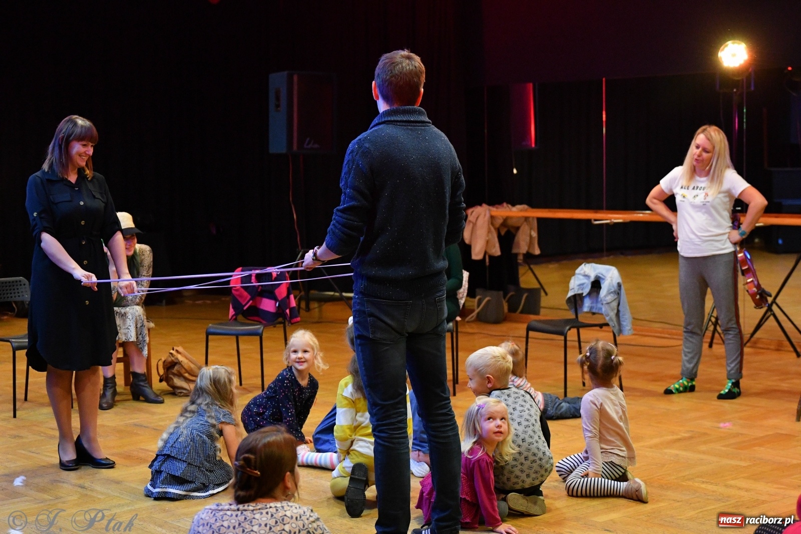 Zdjęcie w galerii na portalu naszraciborz.pl: RCK. Detektyw Nutka na tropie... melodii  wiadomości z regionu