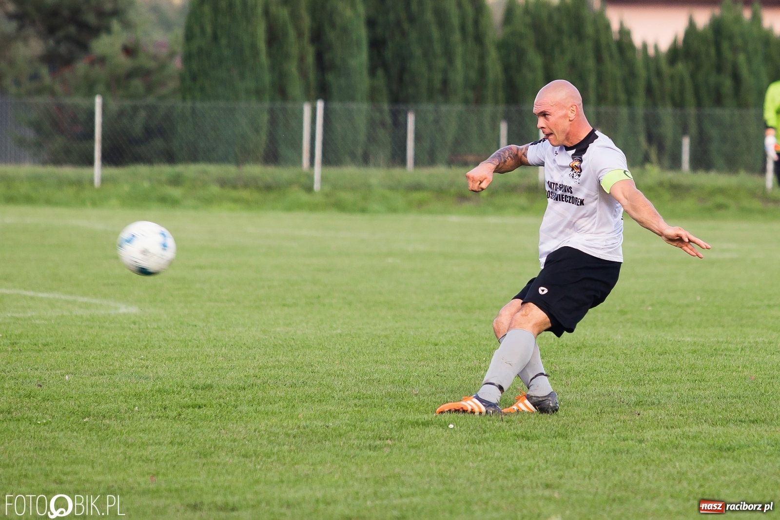Zdjęcie w galerii na portalu naszraciborz.pl: Wyrównany bój Płomienia z Odrą [FOTO] wiadomości z regionu