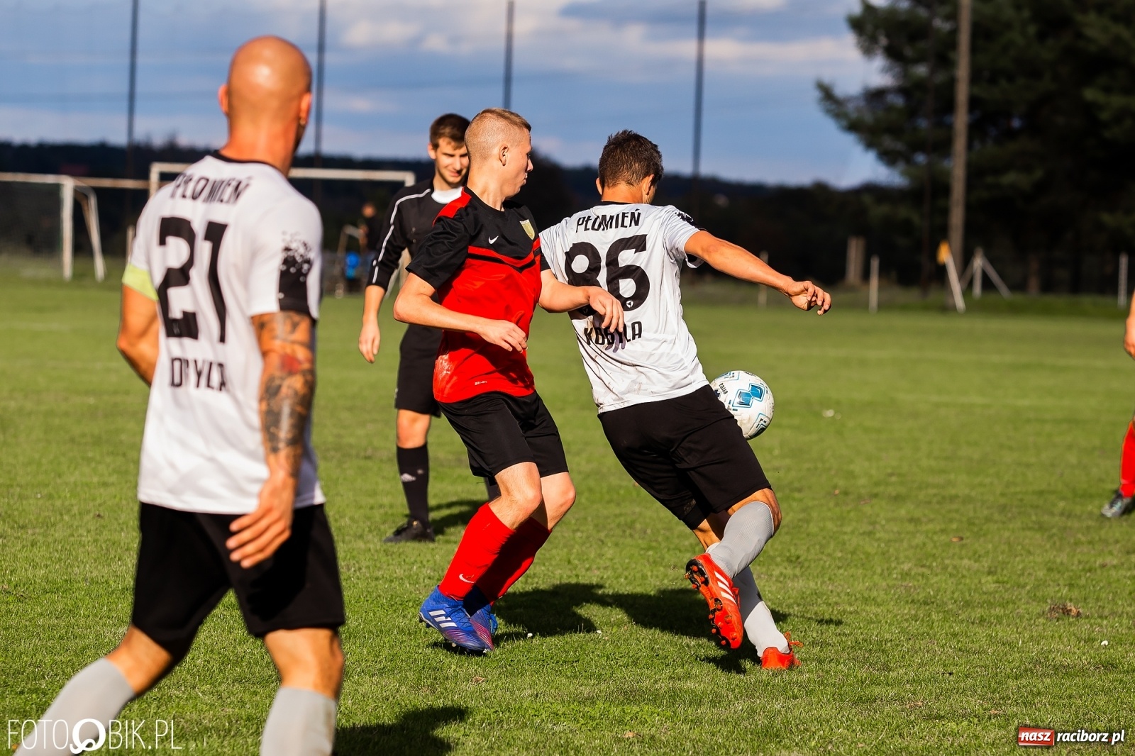 Zdjęcie w galerii na portalu naszraciborz.pl: Wyrównany bój Płomienia z Odrą [FOTO] wiadomości z regionu