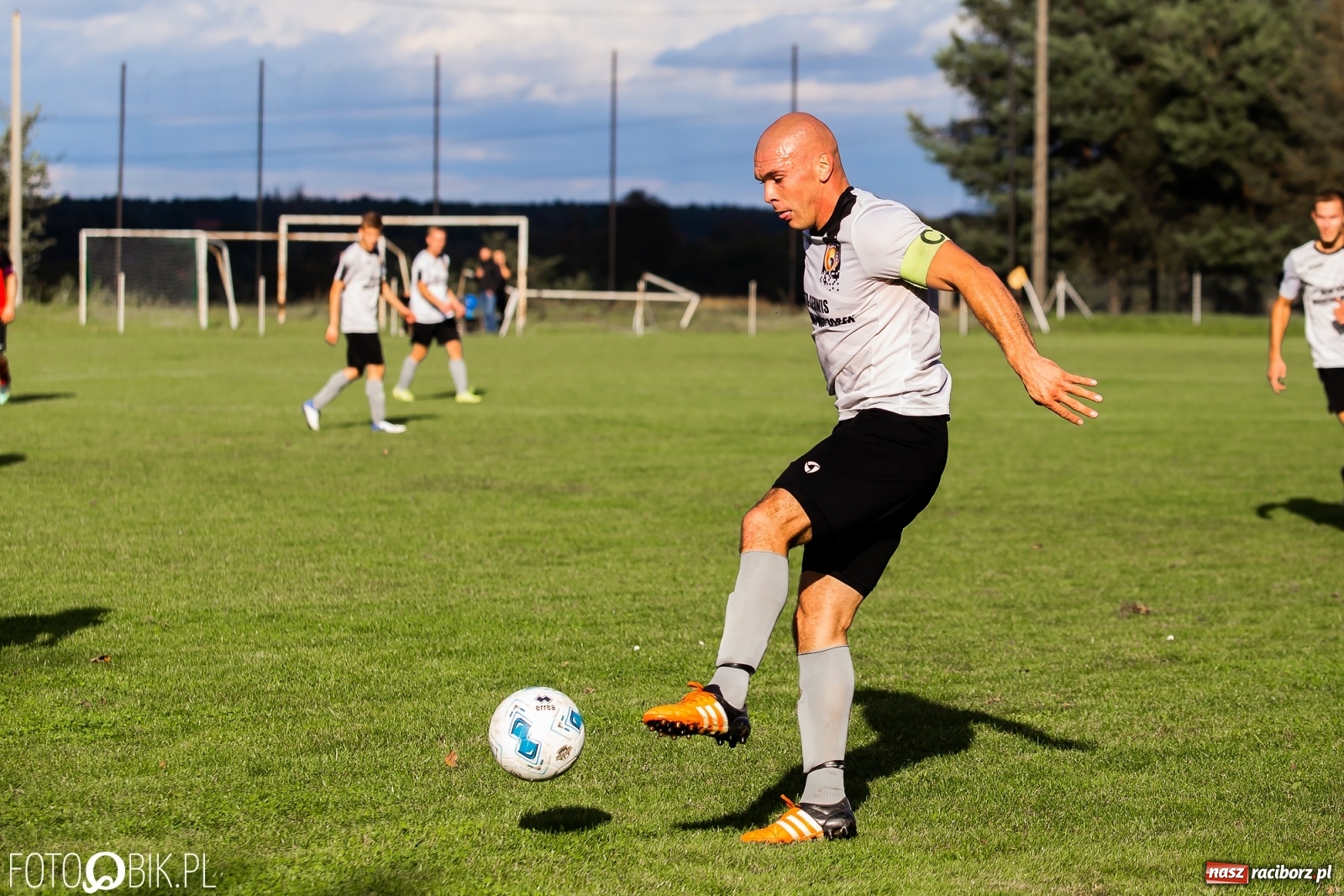 Zdjęcie w galerii na portalu naszraciborz.pl: Wyrównany bój Płomienia z Odrą [FOTO] wiadomości z regionu
