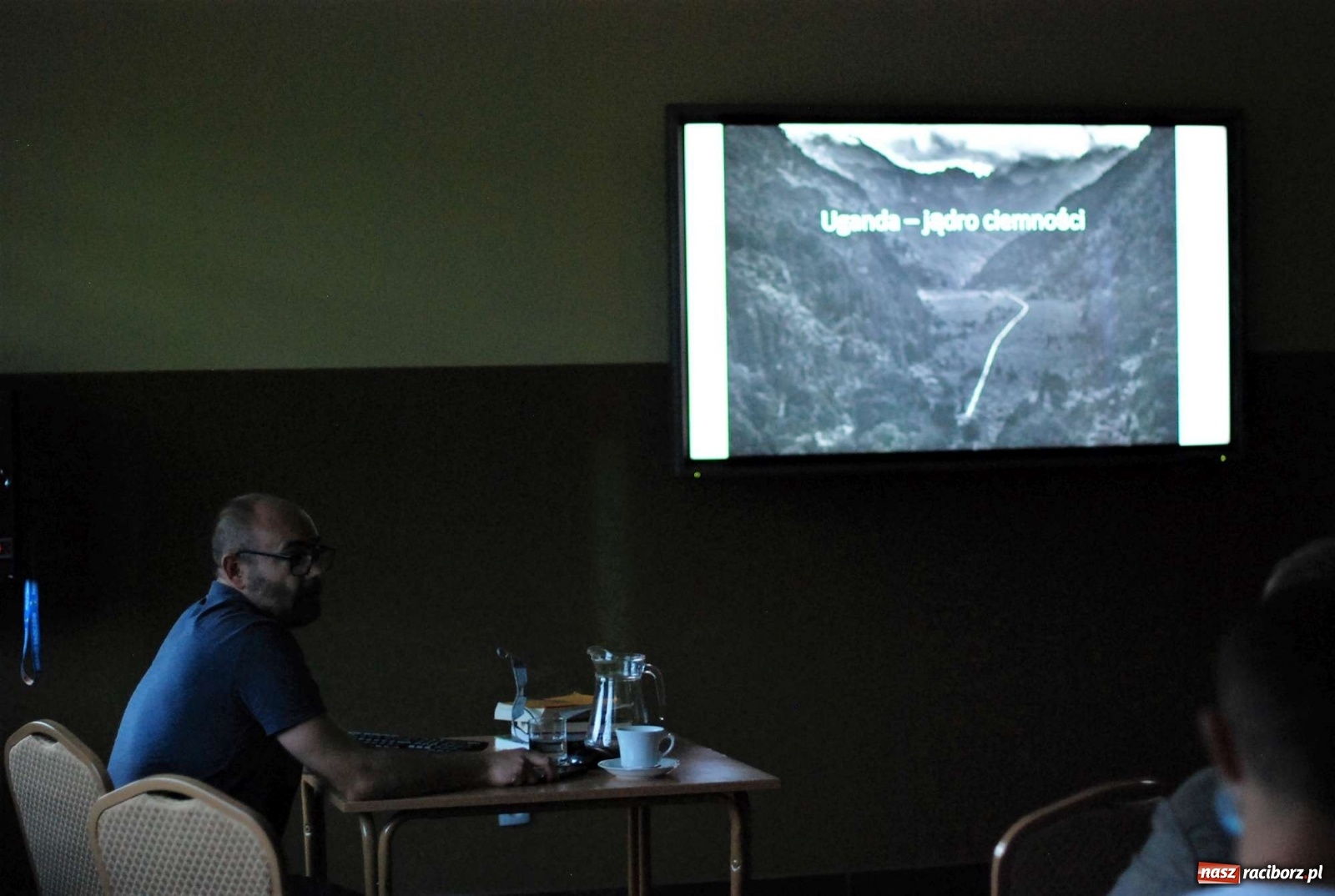 Zdjęcie w galerii na portalu naszraciborz.pl: Plecenie wianków, slajdowisko o Ugandzie i warsztaty DIY wiadomości z regionu