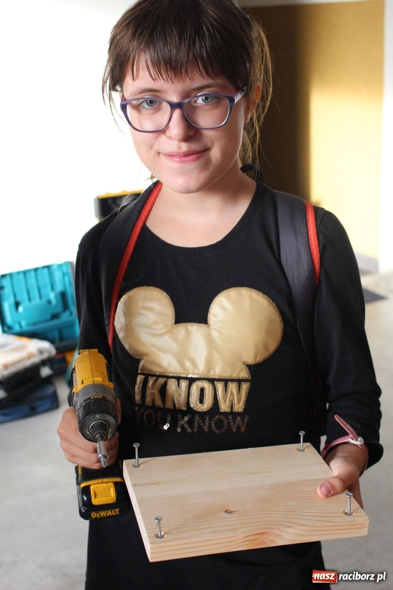 Zdjęcie w galerii na portalu naszraciborz.pl: Plecenie wianków, slajdowisko o Ugandzie i warsztaty DIY wiadomości z regionu