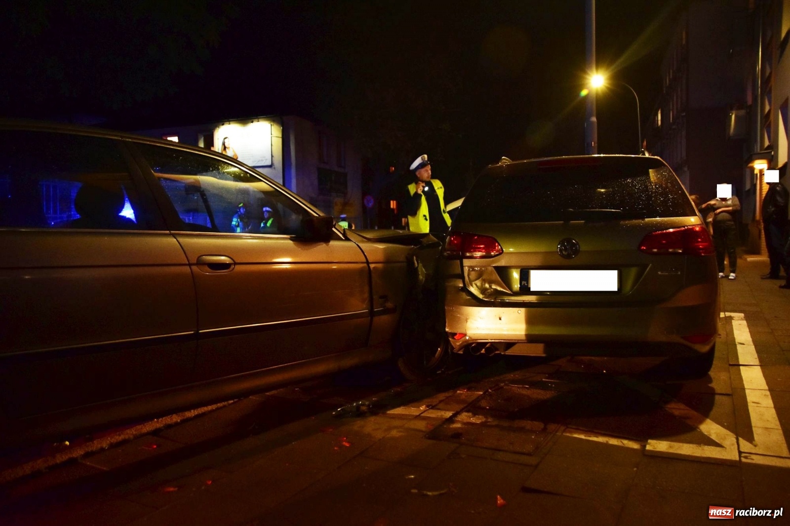 Zdjęcie w galerii na portalu naszraciborz.pl: Zderzenie na Ogrodowej. Sprawca zbiegł  wiadomości z regionu