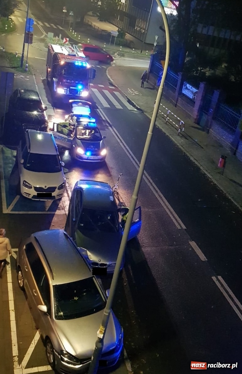 Zdjęcie w galerii na portalu naszraciborz.pl: Zderzenie na Ogrodowej. Sprawca zbiegł  wiadomości z regionu
