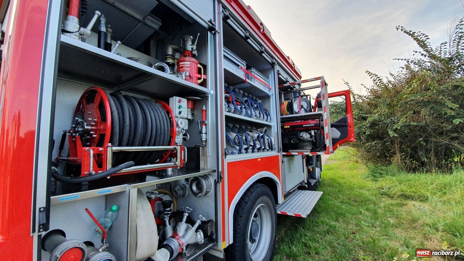 Zdjęcie w galerii na portalu naszraciborz.pl: Raport 998. Silny wiatr przysporzył pracy strażakom wiadomości z regionu
