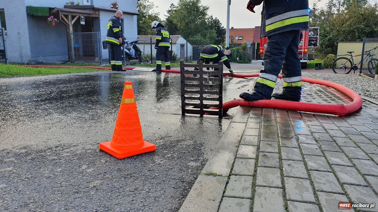 Zdjęcie w galerii na portalu naszraciborz.pl: Raport 998. Silny wiatr przysporzył pracy strażakom wiadomości z regionu