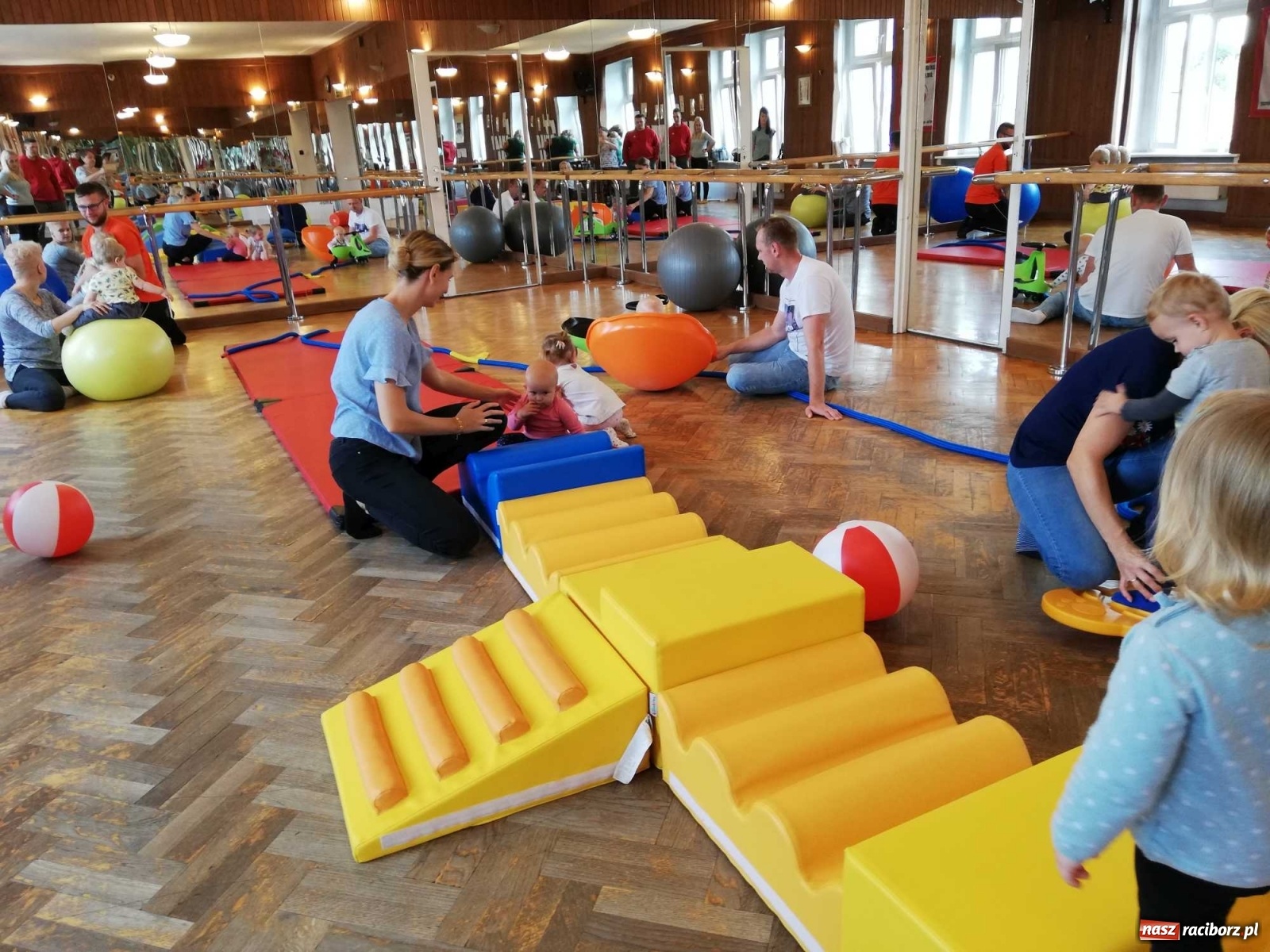 Zdjęcie w galerii na portalu naszraciborz.pl: Rozpoczęcie zajęć Fiku-miku w RCK wiadomości z regionu