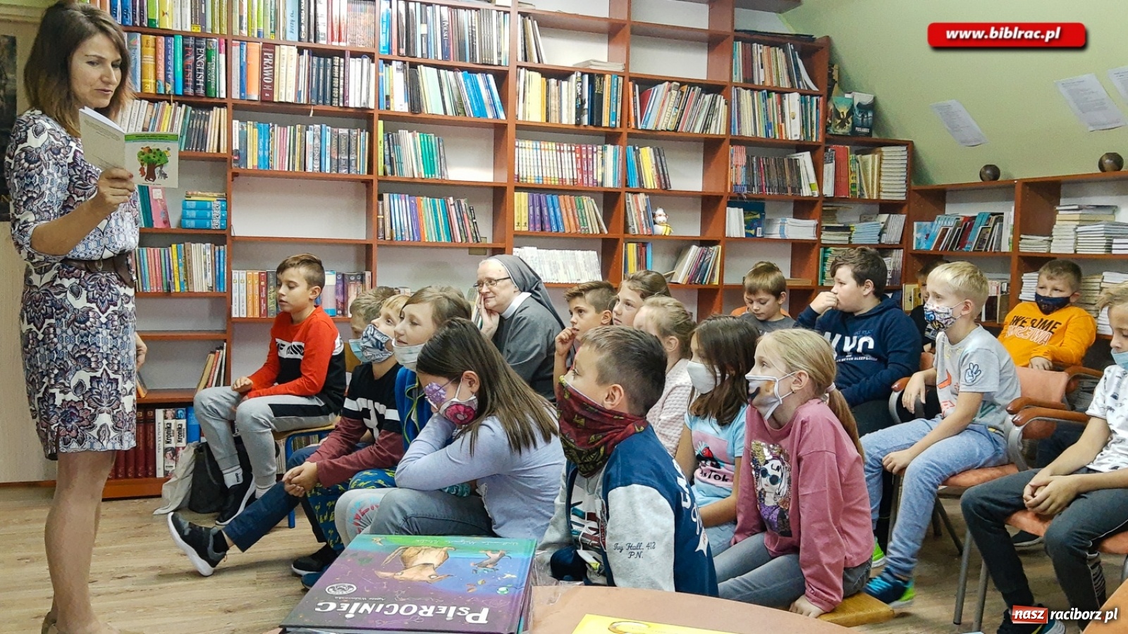 Zdjęcie w galerii na portalu naszraciborz.pl: Agata Widzowska gościem biblioteki w Brzeziu  wiadomości z regionu