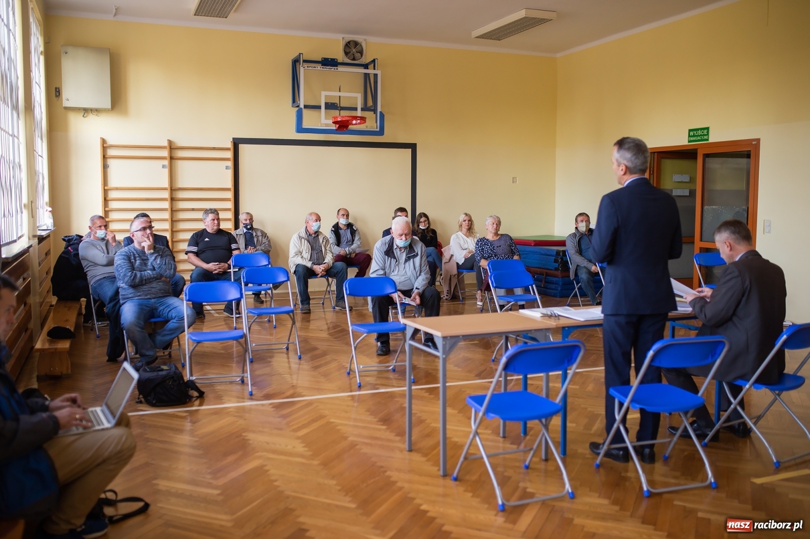 Zdjęcie w galerii na portalu naszraciborz.pl: Klub bez pieniędzy. Prezydent w Studziennej wiadomości z regionu