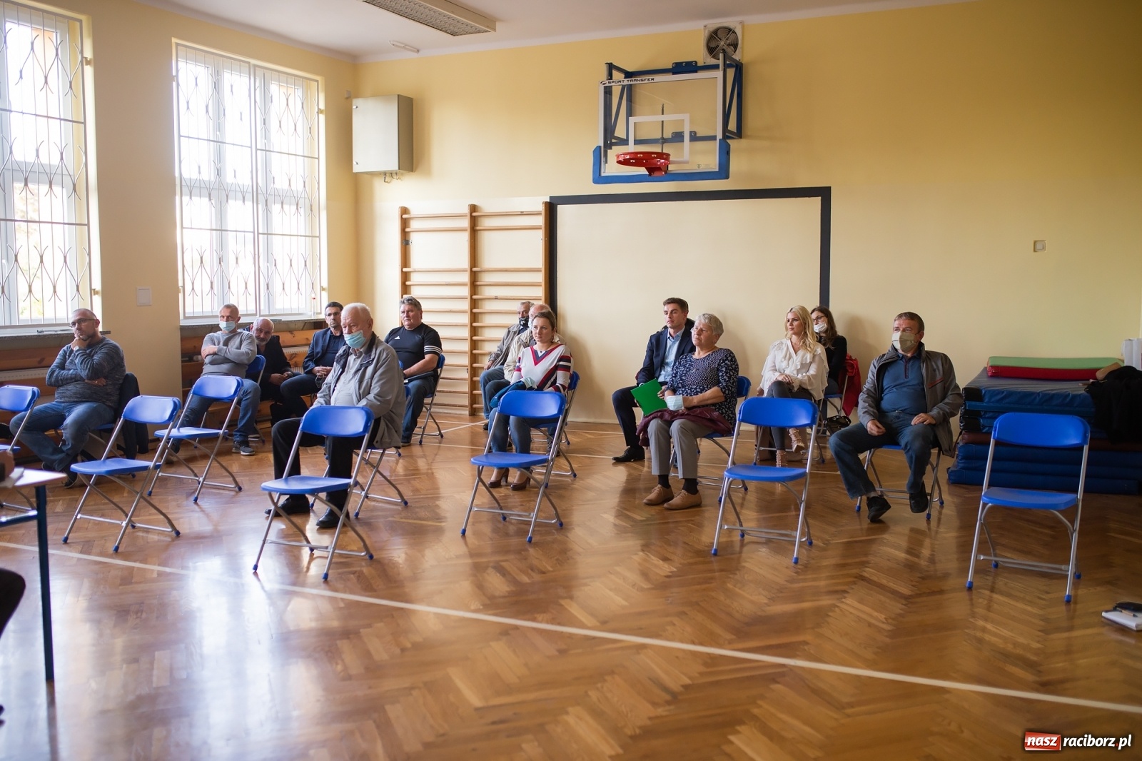 Zdjęcie w galerii na portalu naszraciborz.pl: Klub bez pieniędzy. Prezydent w Studziennej wiadomości z regionu