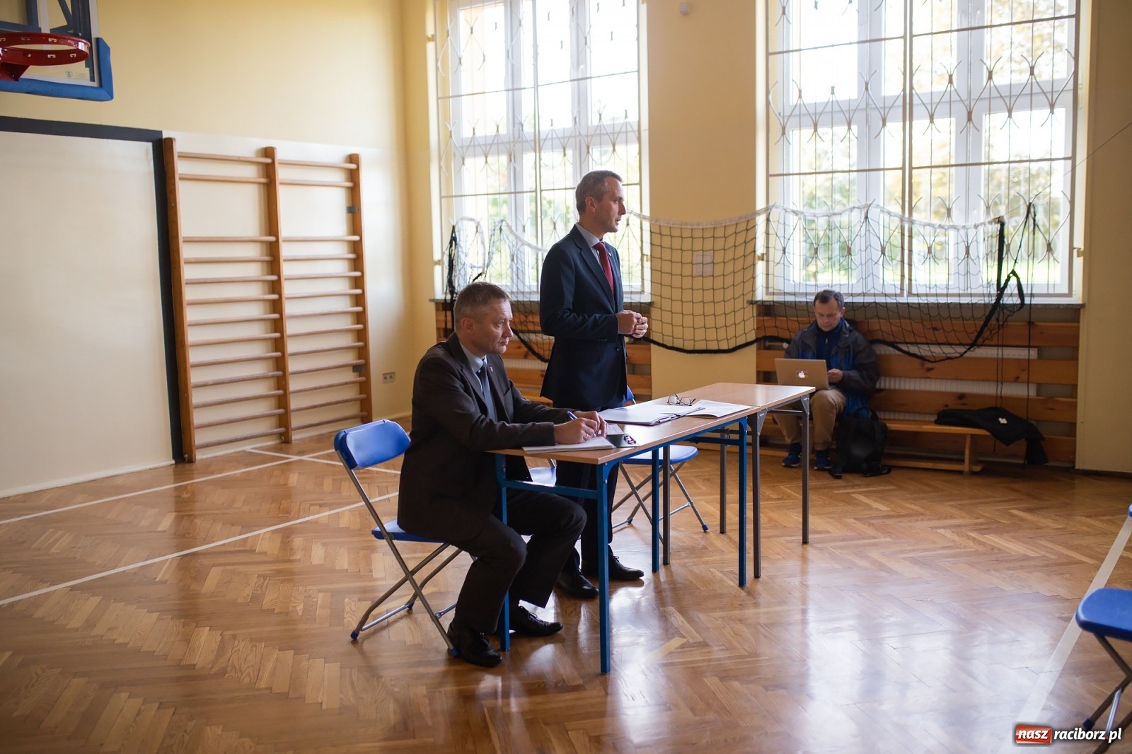 Zdjęcie w galerii na portalu naszraciborz.pl: Klub bez pieniędzy. Prezydent w Studziennej wiadomości z regionu