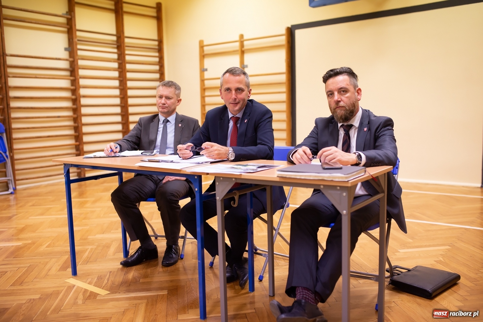 Zdjęcie w galerii na portalu naszraciborz.pl: Klub bez pieniędzy. Prezydent w Studziennej wiadomości z regionu