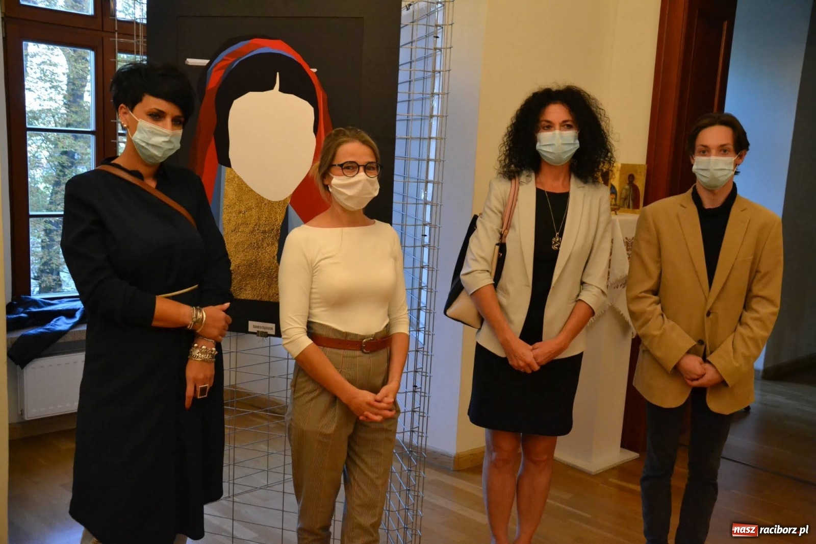 Zdjęcie w galerii na portalu naszraciborz.pl: Dyplomy 2020 - wernisaż wystawy na zamku wiadomości z regionu